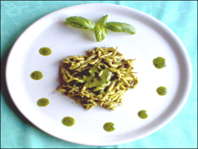 Piatto di trofiette al pesto